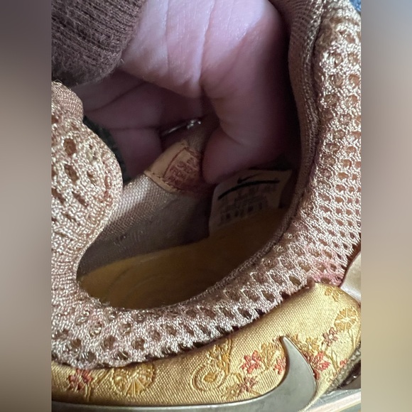 302: Nike Women Shox Gravity (Metallic Gold) Size: 7.5 (reg$150) - Picture 8 of 13